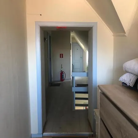 L'hote De La Chaussee De Lille 투르네