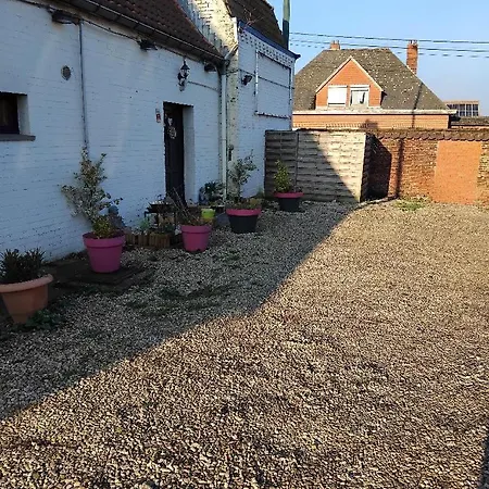 L'hote De La Chaussee De Lille * 투르네