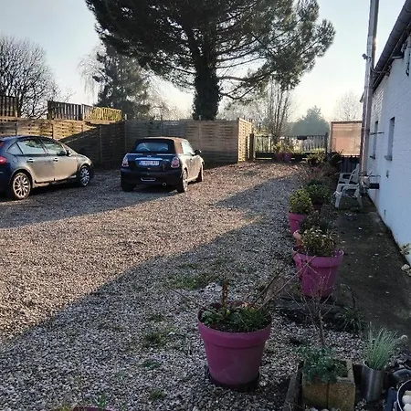 L'hote De La Chaussee De Lille Guest house *